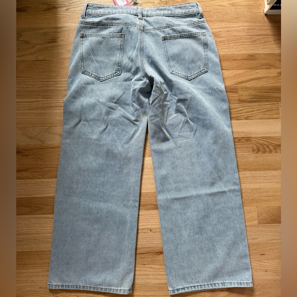 BRAND NEW WITH TAGS Edikted Medium Light Blue Petite Low Waisted Straight Jeans